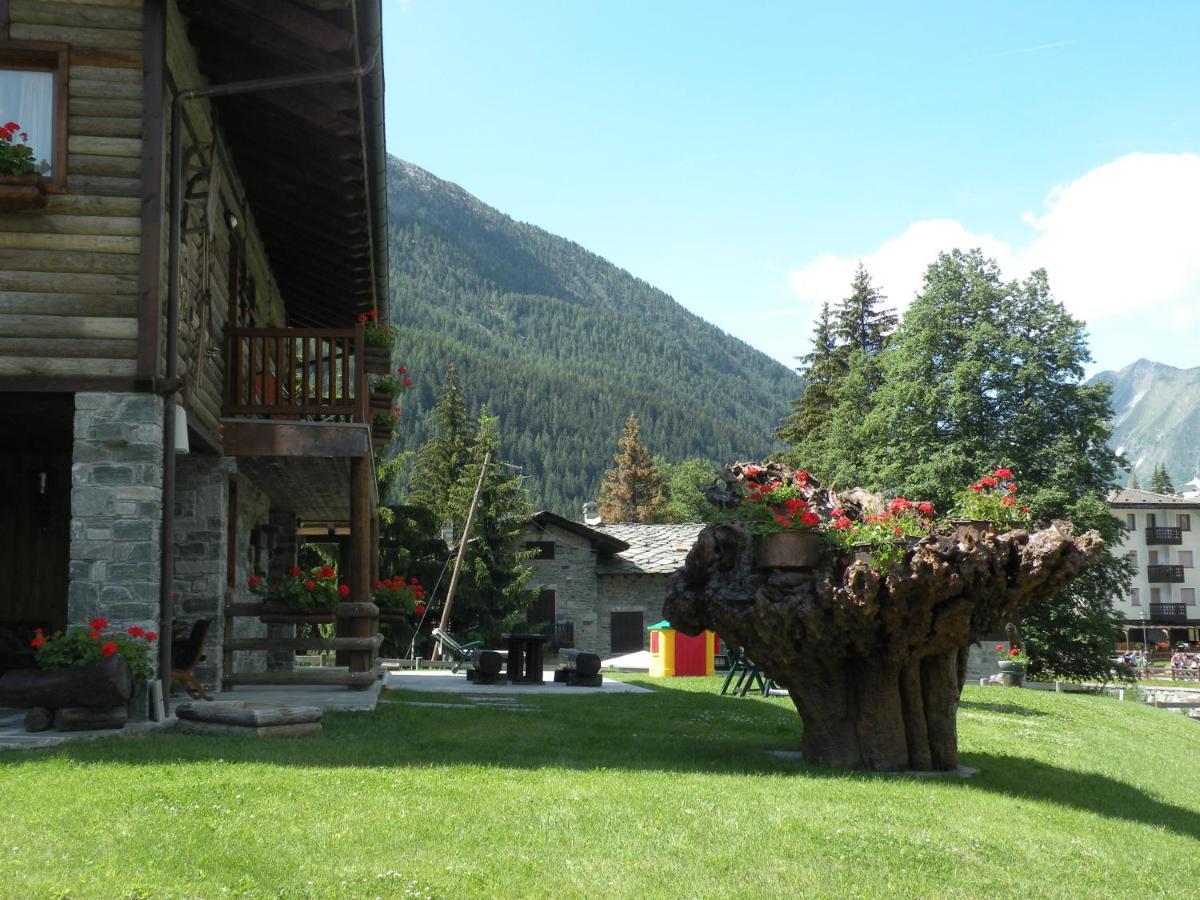 Hotel Bellevue Champoluc Exterior photo